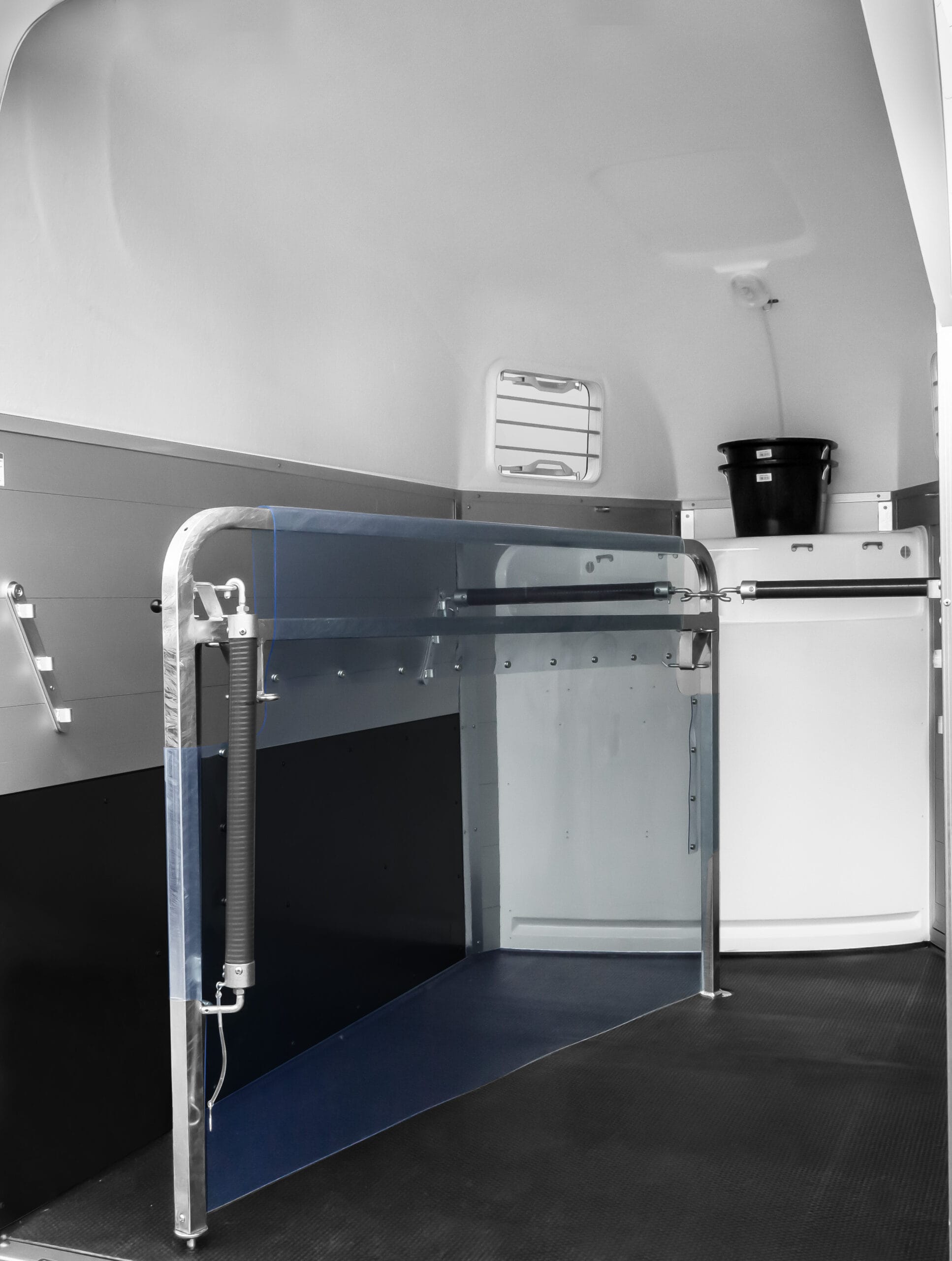 Humbaur Equitos Alu Plus 2000 mit Sattelkammer sofort verfügbar