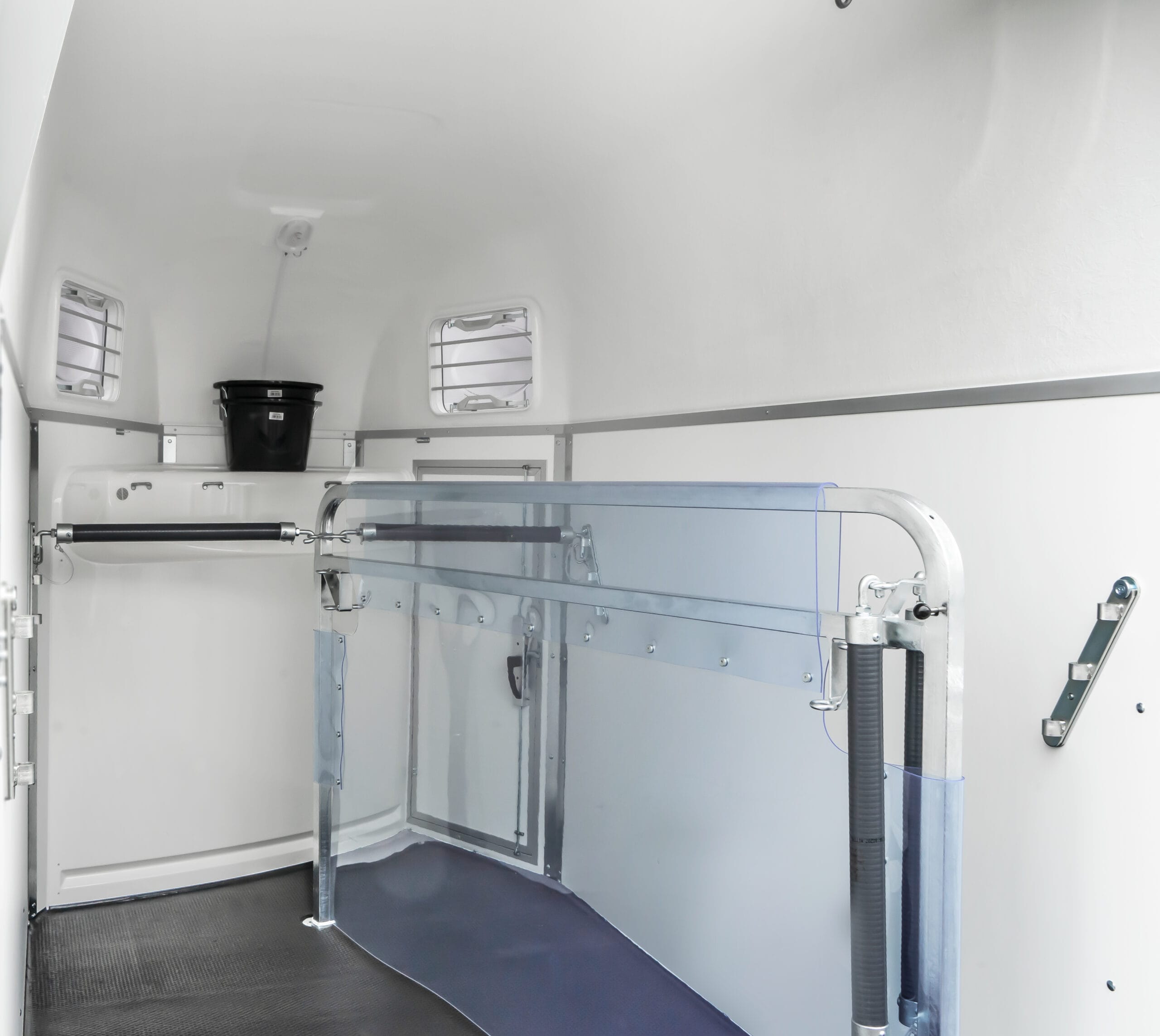 Humbaur Equitos Alu Plus 2000 mit Sattelkammer sofort verfügbar