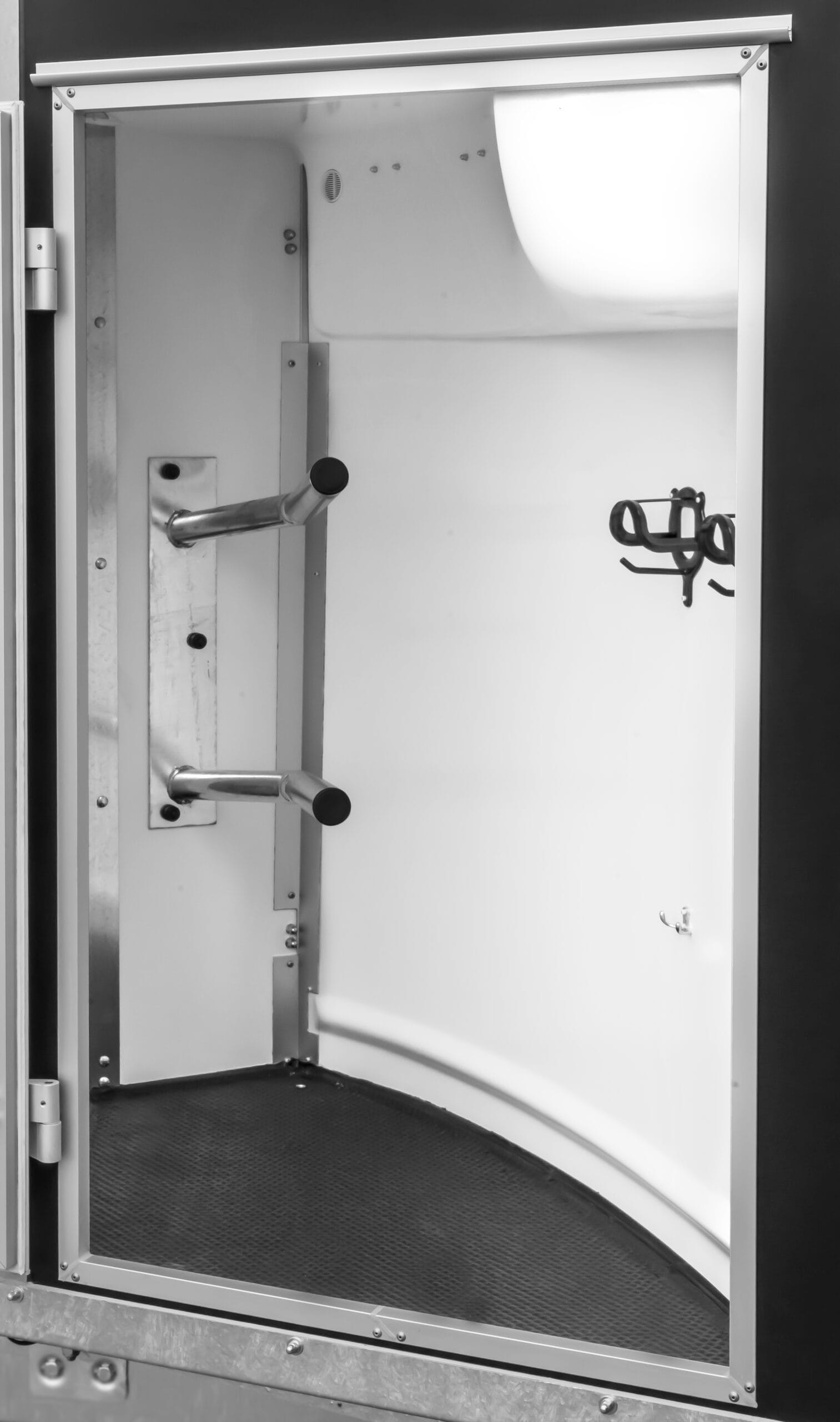 Humbaur Equitos Alu Plus 2000 mit Sattelkammer sofort verfügbar