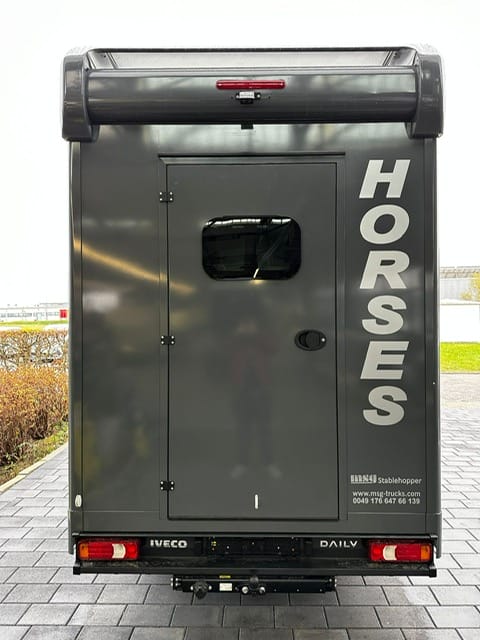 Hagstedt Stablehopper XXL mit Airbag im Pferdeabteil