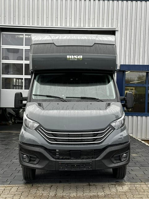 Hagstedt Stablehopper XXL mit Airbag im Pferdeabteil