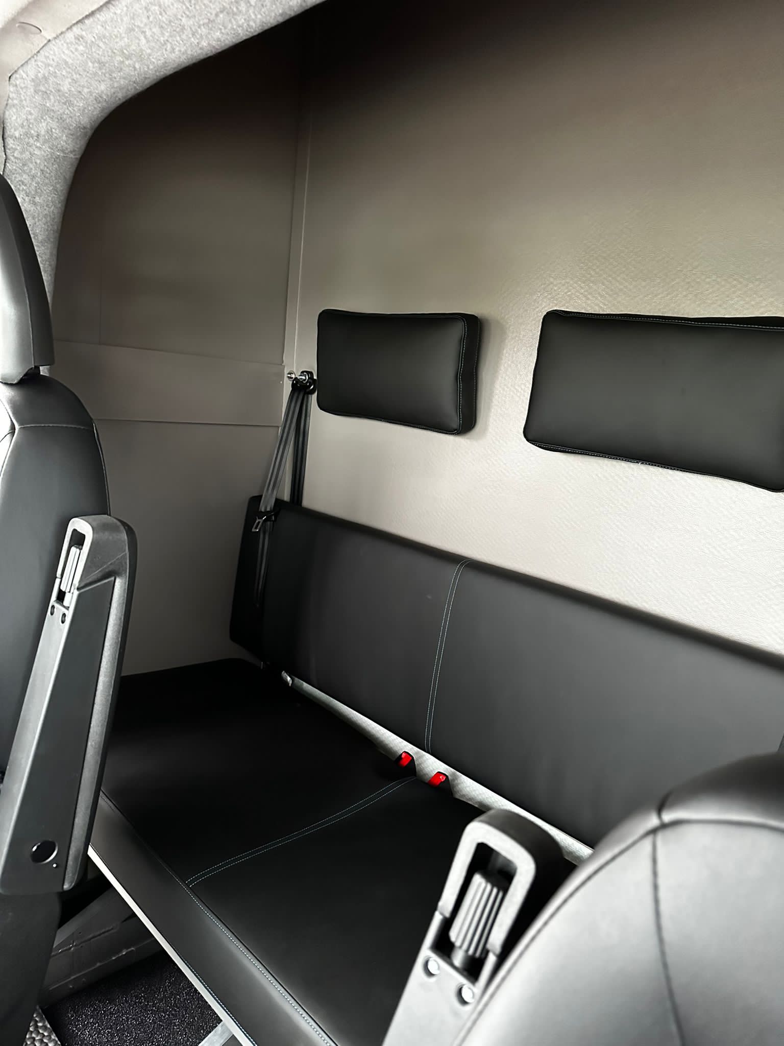 Hagstedt Stablehopper XXL mit Airbag im Pferdeabteil